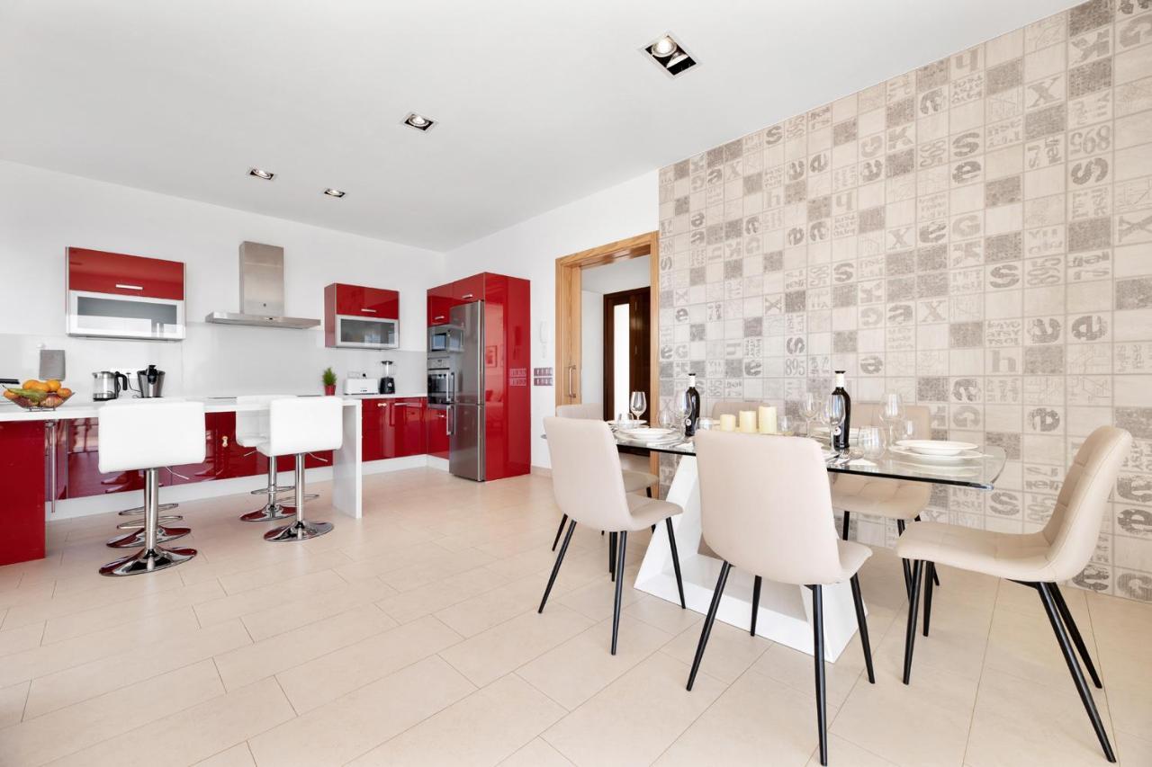 Suite Isabela Tias Luaran gambar